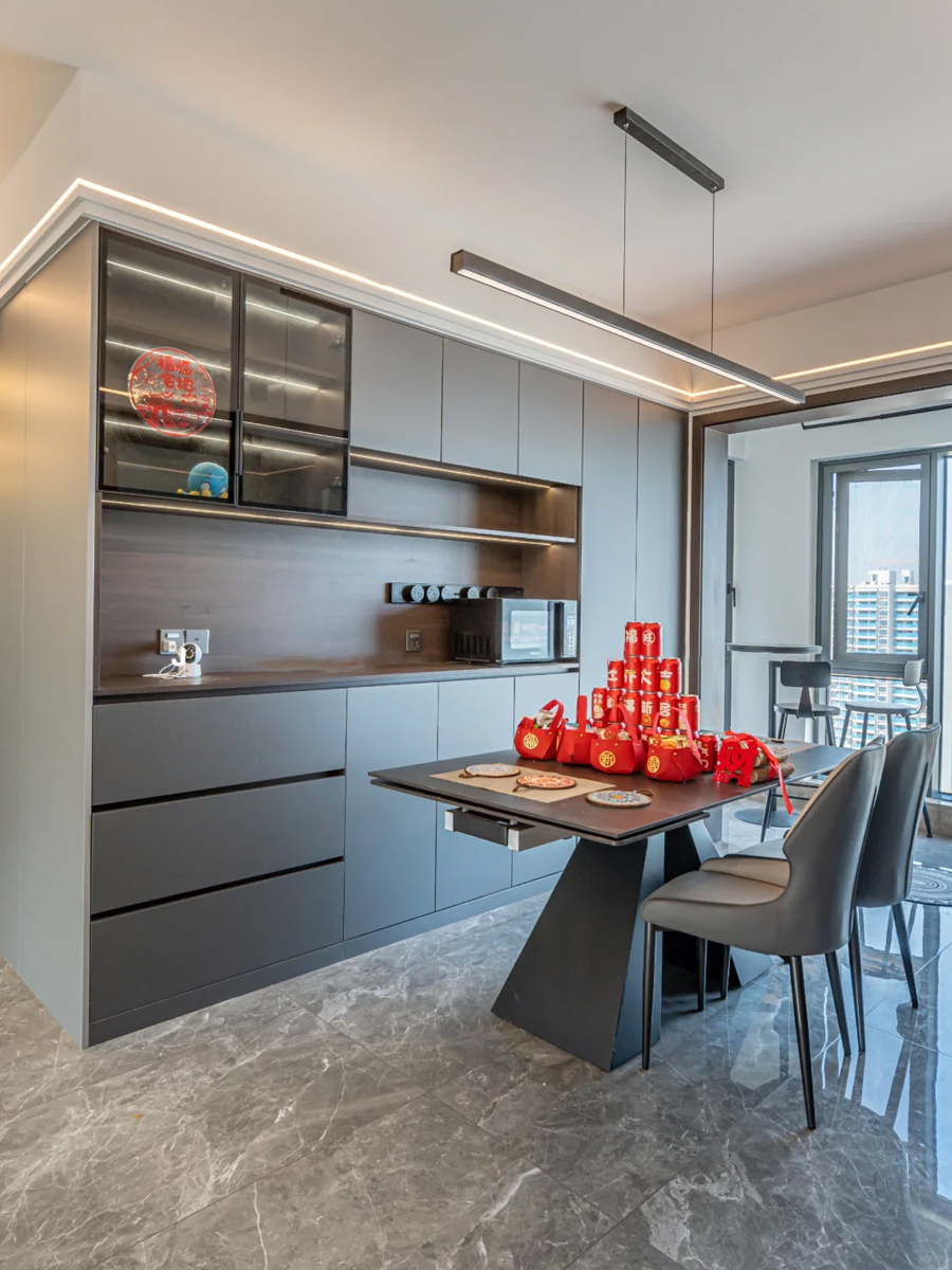 18w打造的124㎡現(xiàn)代暗黑風(fēng)質(zhì)感在線